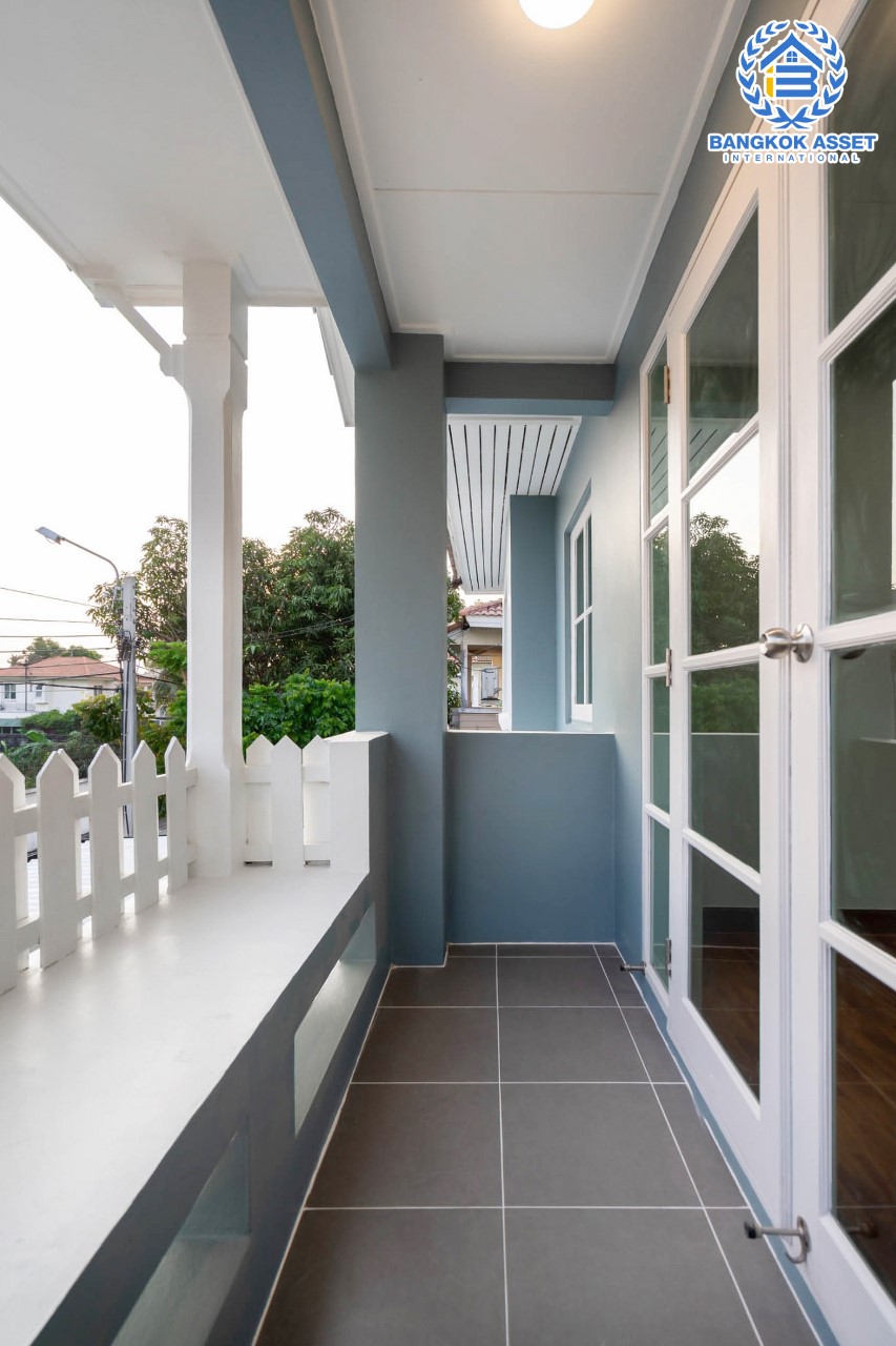 บ้านมือสองตกแต่งใหม่ คุณภาพแบรนด์ LH ม.ชลลดา บางใหญ่-เซ็นทรัลเวสต์เกต เนื้อที่ 52.5 ตร.ว. ฟังก์ชั่น 4 ห้องนอน(มีห้องนอนชั้นล่าง) 2 ห้องน้ำ Facilities ครบครัน พร้อมทุกการเข้าอยู่ บนทำเลเดินทางสะดวก ใกล้ ถ.กาญจนาภิเษก และเพียง 10 นาทีถึงรถไฟฟ้า "สถานีคลองบางไผ่"